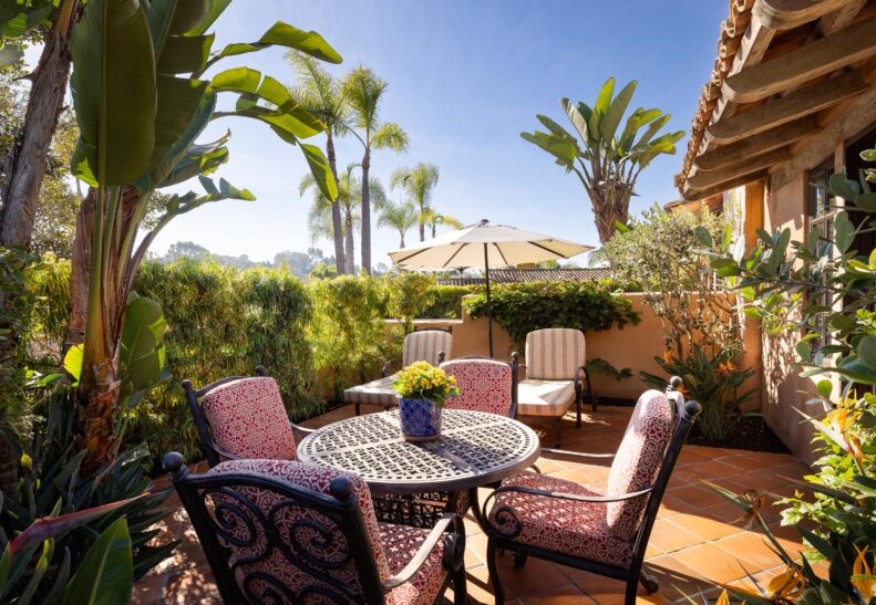 Agave Suite Patio with table/chairs and loungers