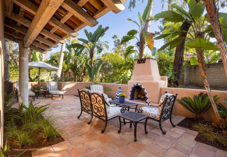 Palm Suite Patio with fireplace and table/chairs